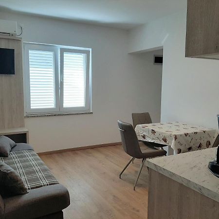 Apartments Edo Новалья Экстерьер фото